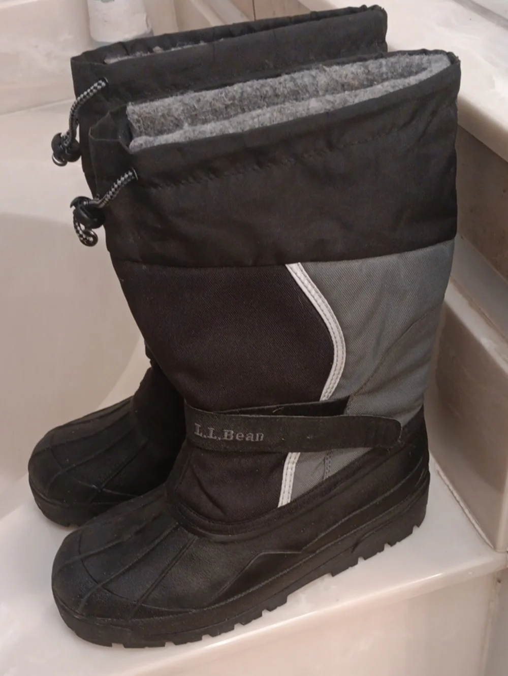 L.L. Bean Kids Size 7 Black Insulated Winter Boots